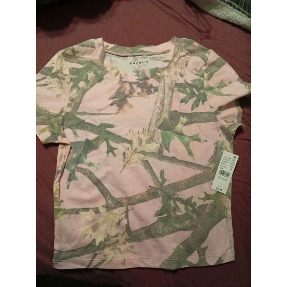 PACSUN cropped pink camo shirt. Size Small NWT